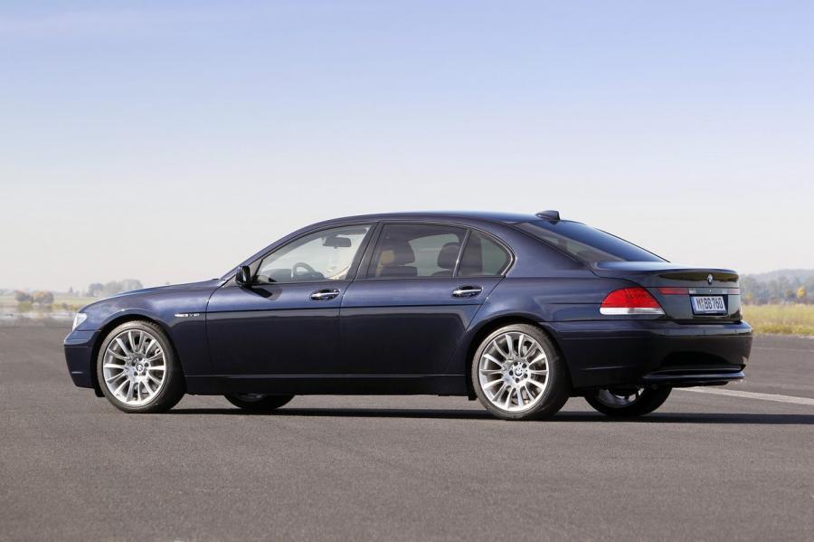  BMW 760i 2001 года  (фото 9 из 11)